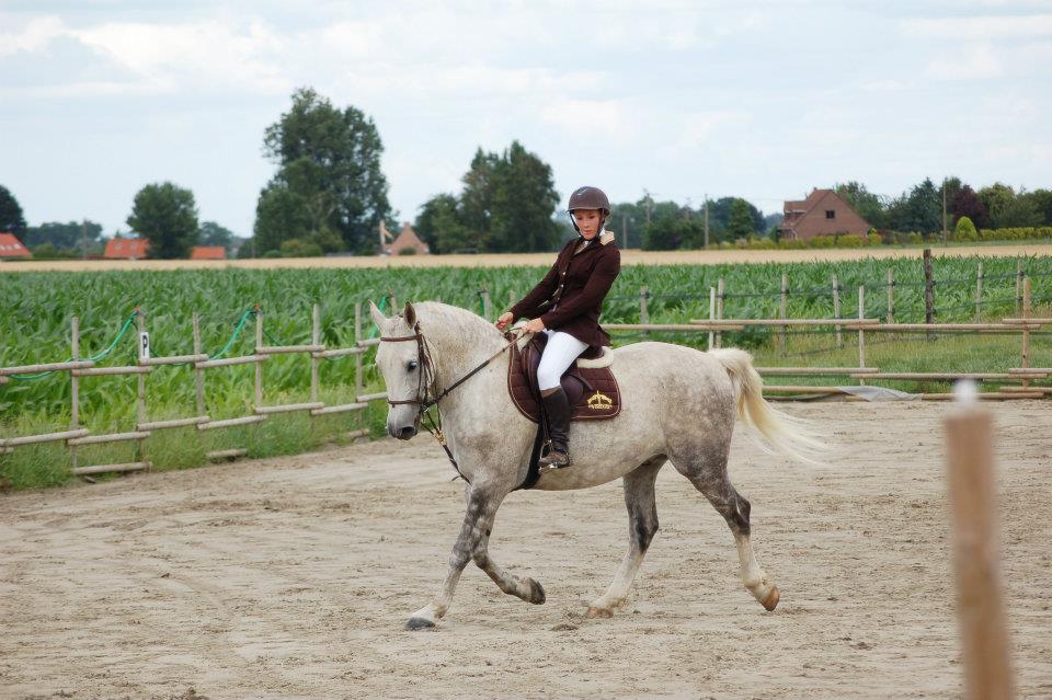 léa cararamel aout 2012